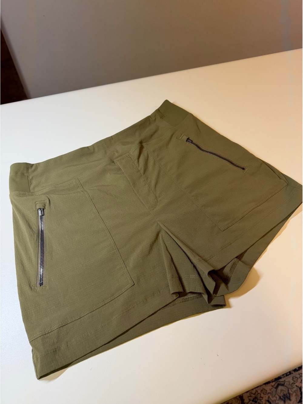 Athleta Women's Olive Green Performance Shorts Size 6